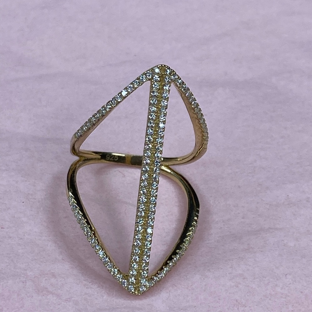 Arrow fashion ring